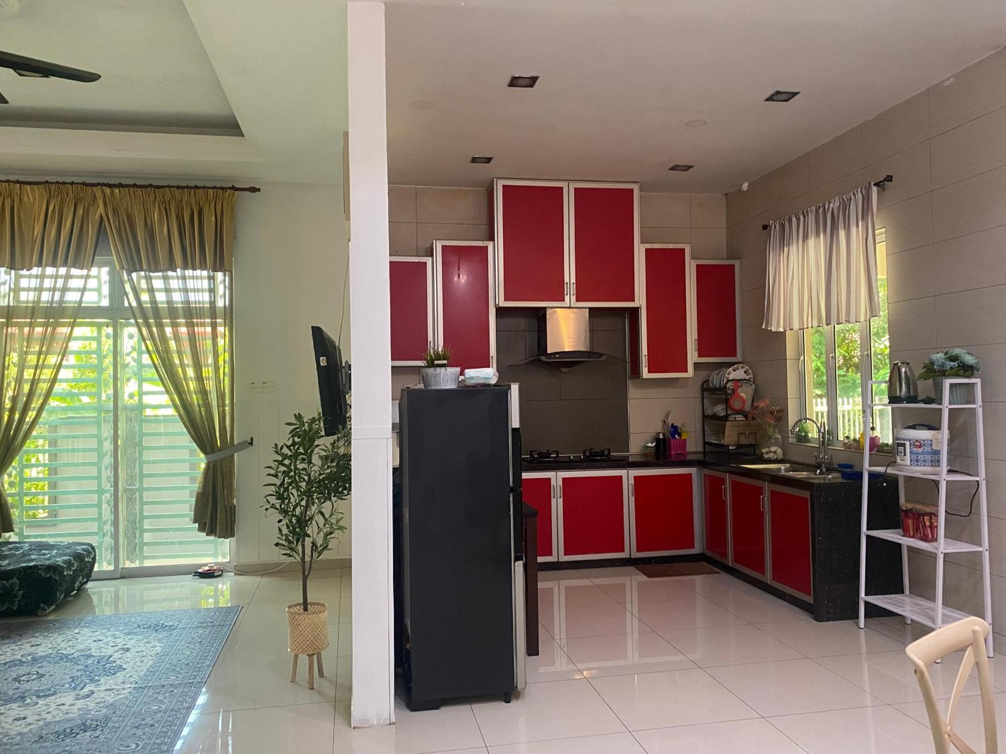 Leissa Homestay Ayer Hitam ภายนอก รูปภาพ